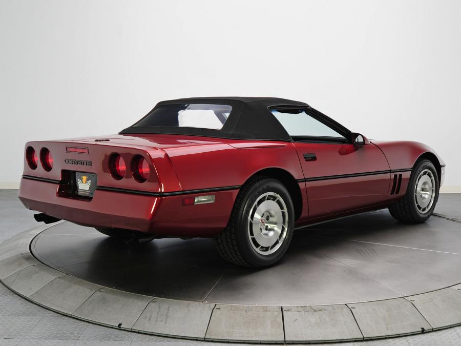  Chevrolet Corvette Convertible 1986 года  (фото 18 из 23)